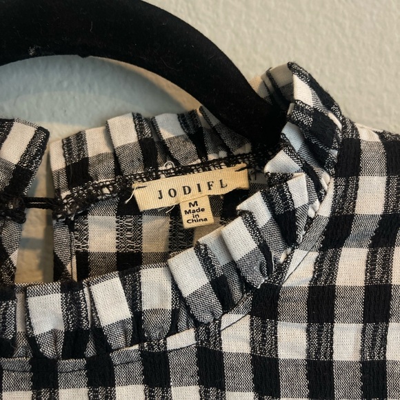 Flutter Sleeve Gingham Blouse - Picture 2 of 5